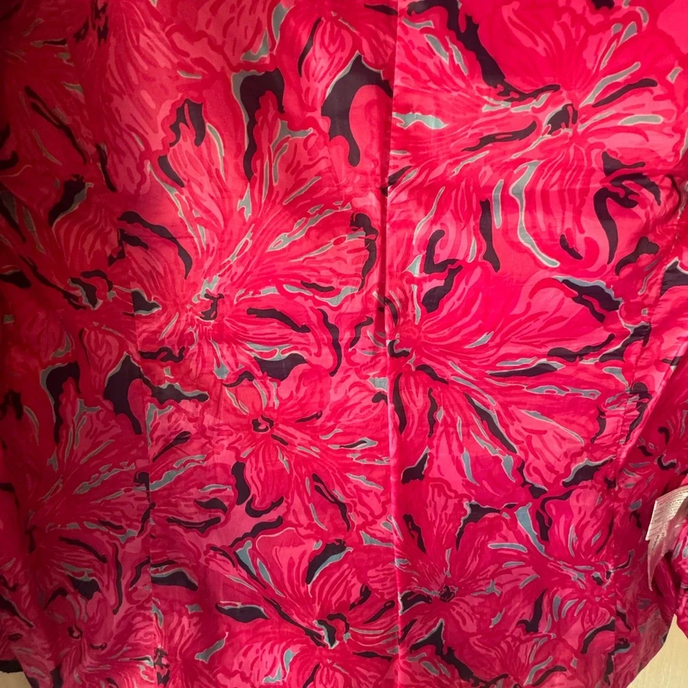 LILLY PULITZER Navy Fitted Slimming “Isabelle” Puffer Vest floral inner lining - Picture 15 of 16